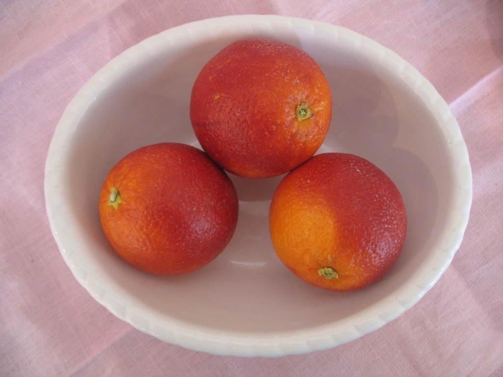 3 blood oranges in bowl