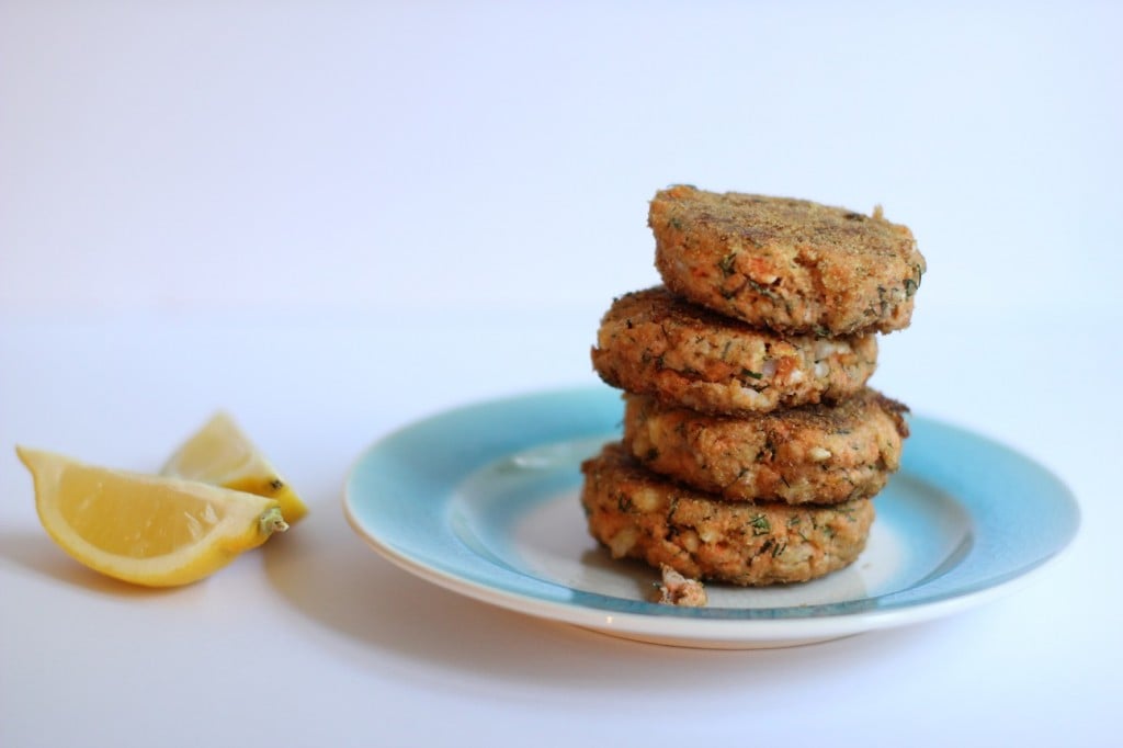 salmon burgers with dill and feta cheese