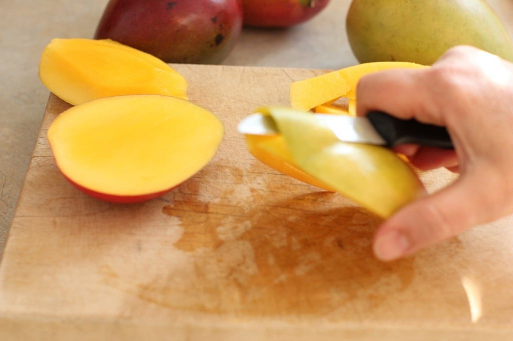 how to cut a mango
