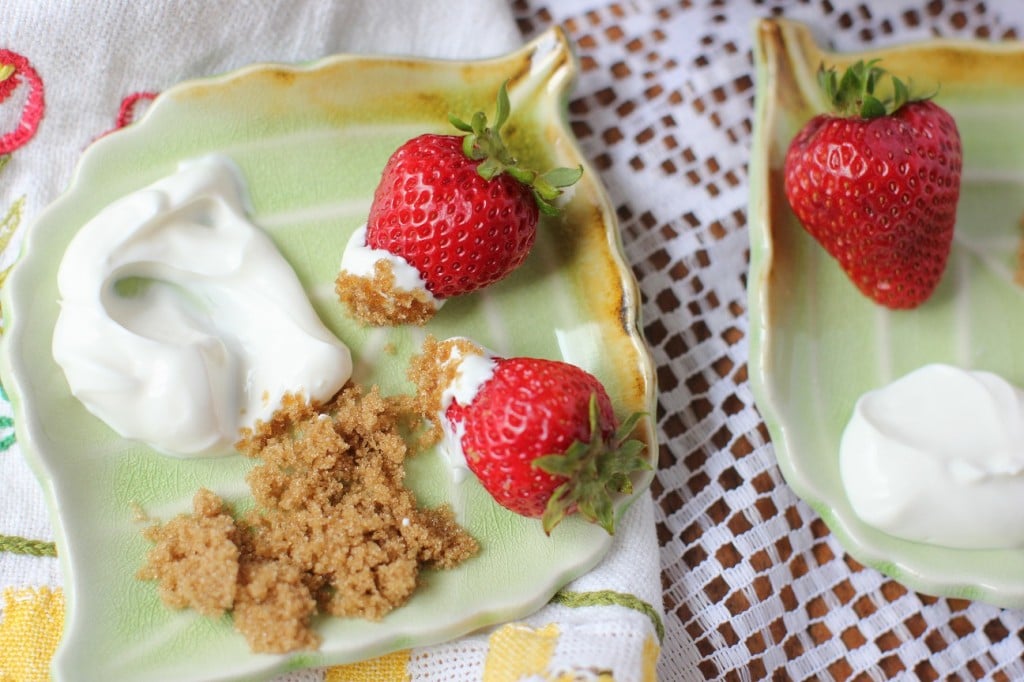 sour cream and brown sugar dipped strawberries