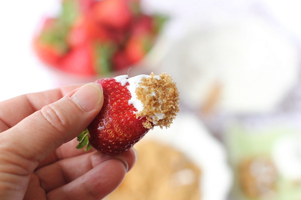 sour cream and brown sugar dipped strawberries