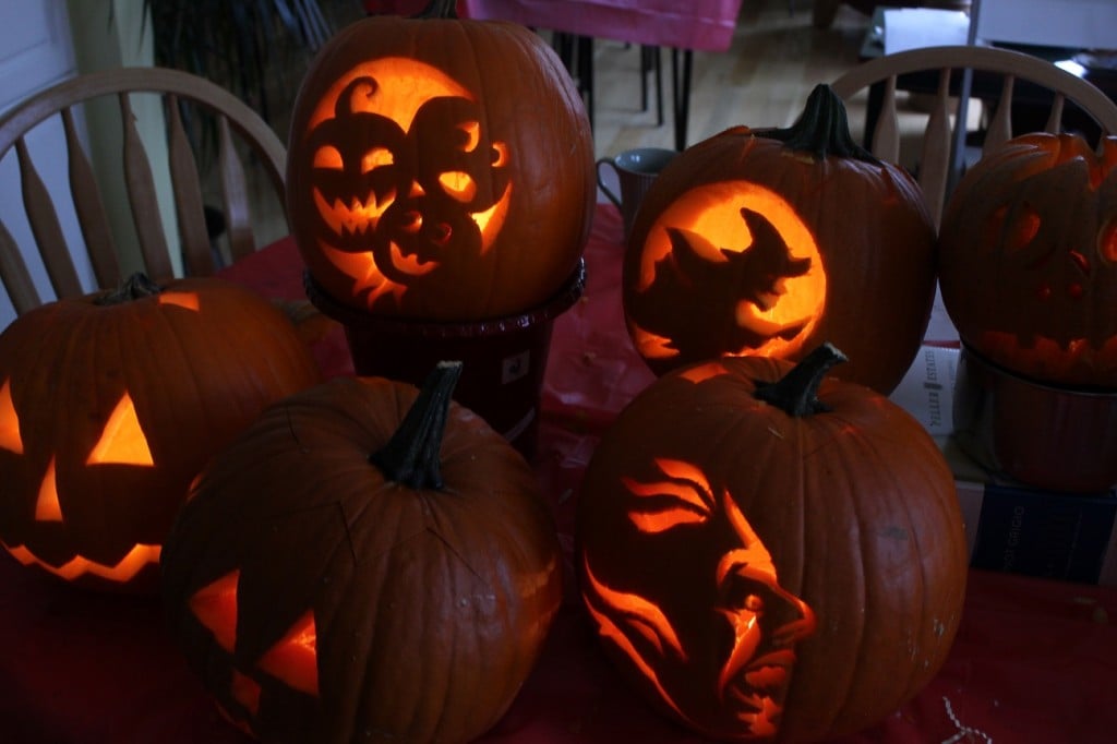 how to carve a pumpkin into a jack o'lantern