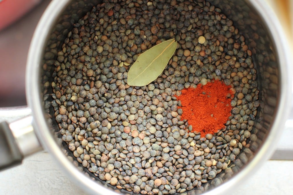 cooking lentils with a bay leaf and smoked paprika