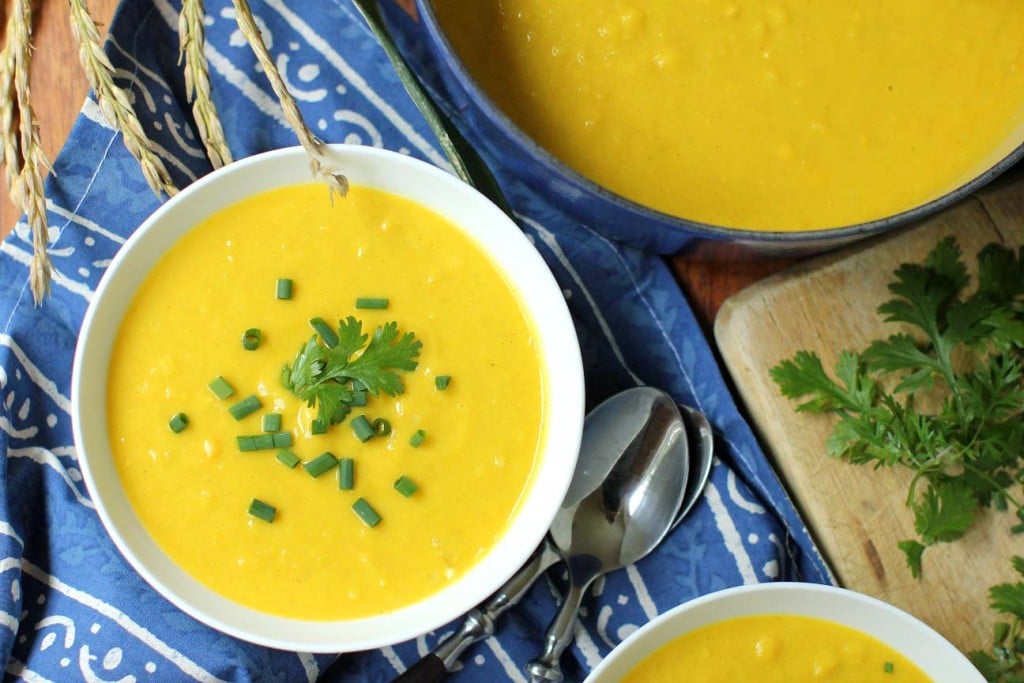 sweet corn bisque, bowl