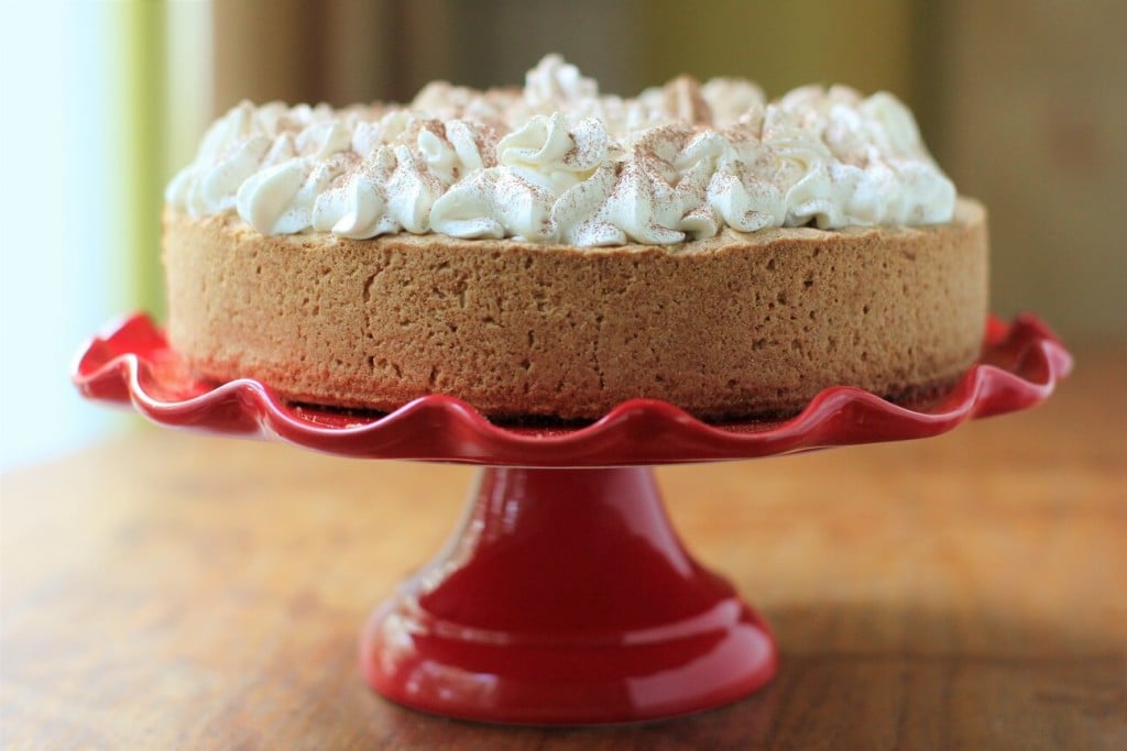 Fuerwehrkuchen on red cake stand