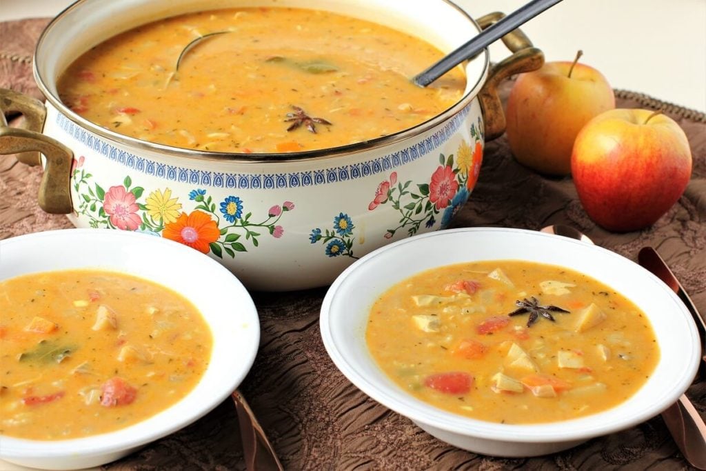 two bowls of the best mulligatawny soup