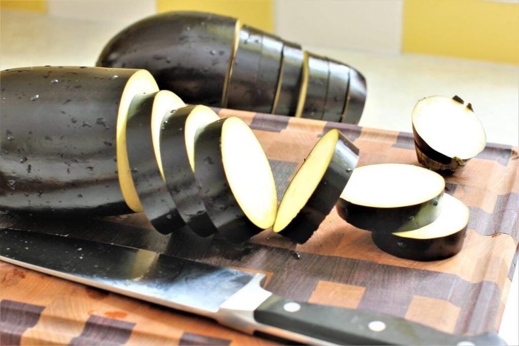 Sliced eggplants ready to roast for tepsi baytinijan