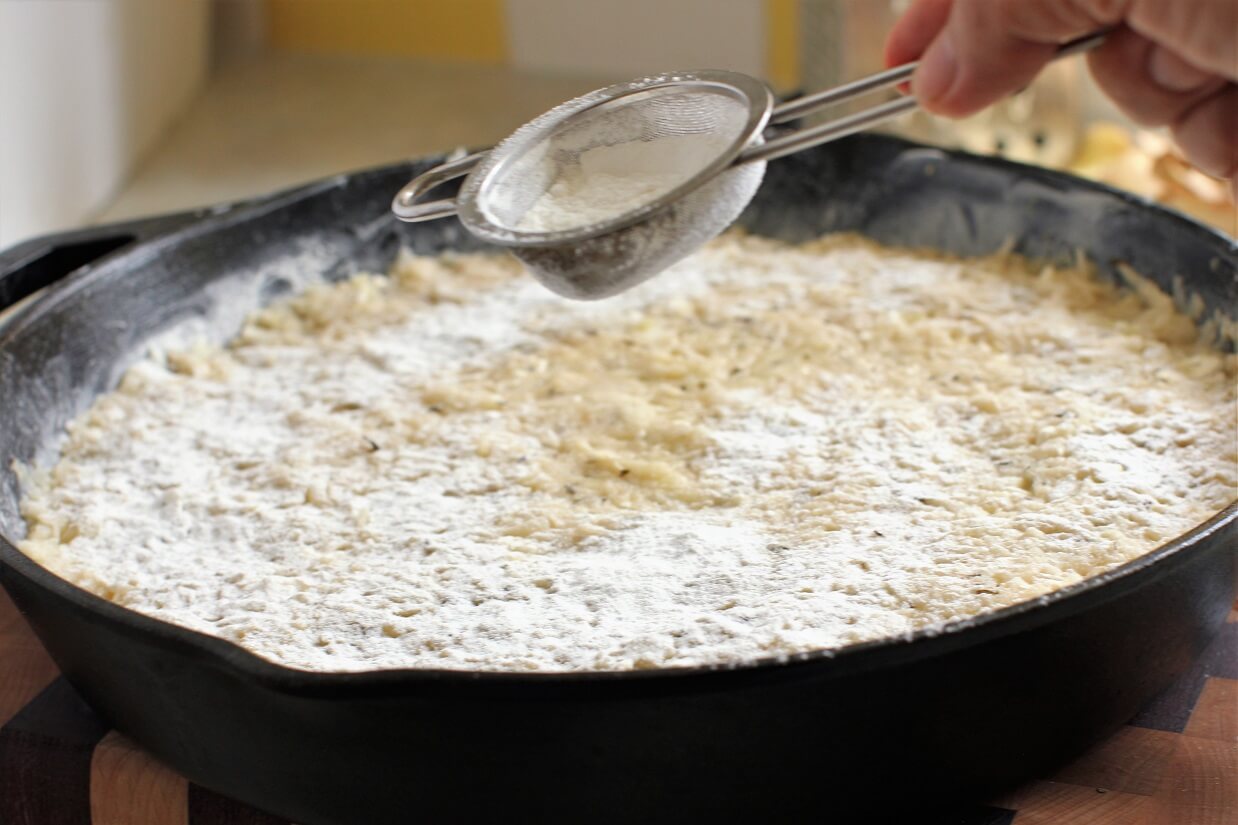 sprinkling flour on top of the patatnik before it goes in the oven
