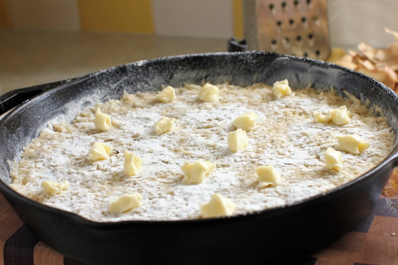 bits of butter on top of the patatnik