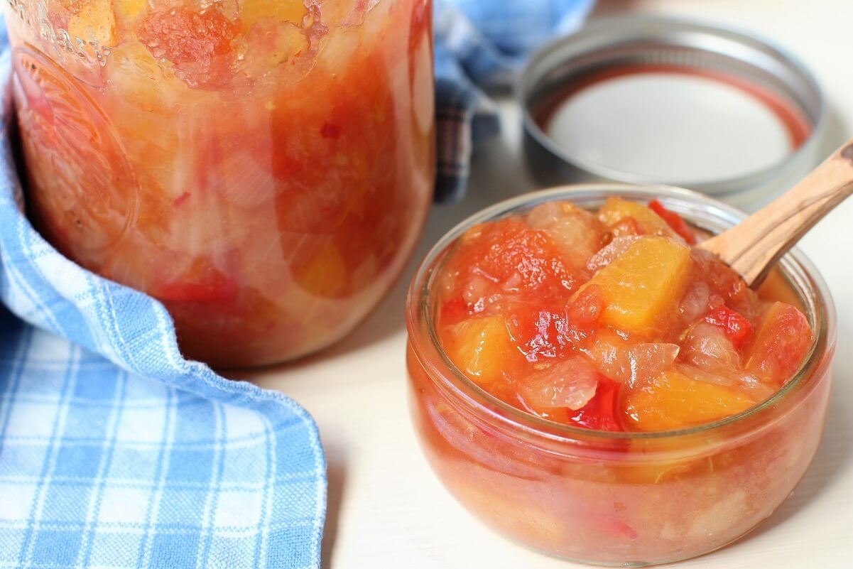 dish of Peach Pear Chutney next to pint of it