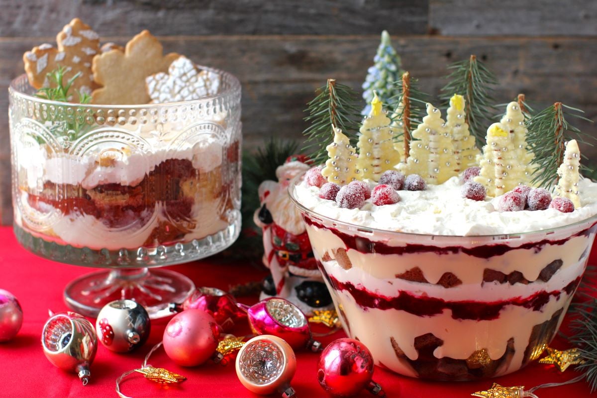 the two Christmas trifles, on the left the Italian one and on the right the German one.